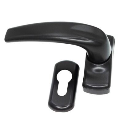 Πόμολο Αλουμινόπορτας Νεοξαλ Μικρό Μαύρο τοποθετημένο σε μαύρη αλουμινόπορτα, με μοντέρνο και κομψό σχεδιασμό.