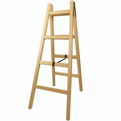Σκάλα Τετράποδη Ξύλινη σε λευκό φόντο, ανθεκτική και ασφαλής για σπίτι και επαγγελματική χρήση.